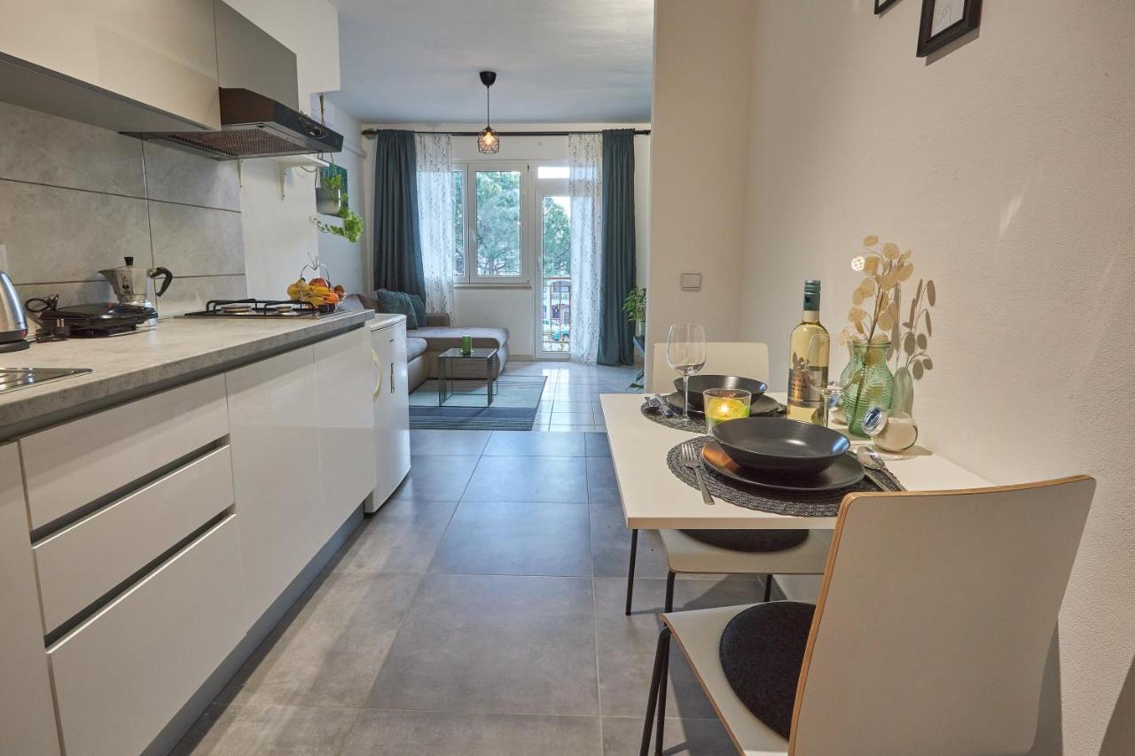 Apartment Green Porec Bagian luar foto